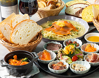 生ソフトフランスパンとお酒のお供をご用意しております