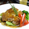 料理メニュー写真 大山鶏の香草ロースト