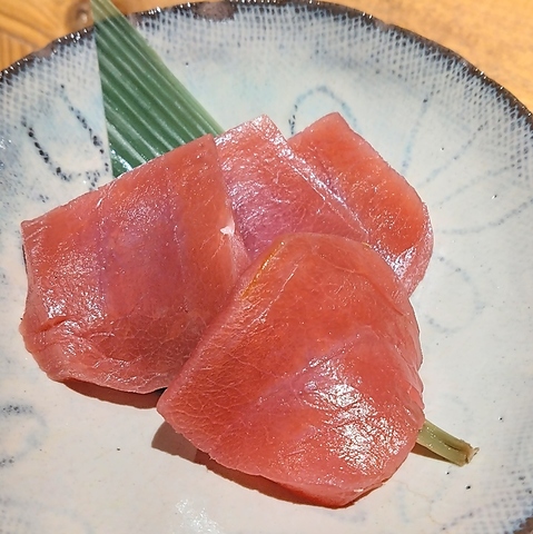 名物の生本まぐろ天身　その他旨い海鮮ご用意してます。