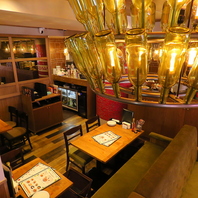 【木のぬくもり感じる温かな内装に心安らぐひとときを】