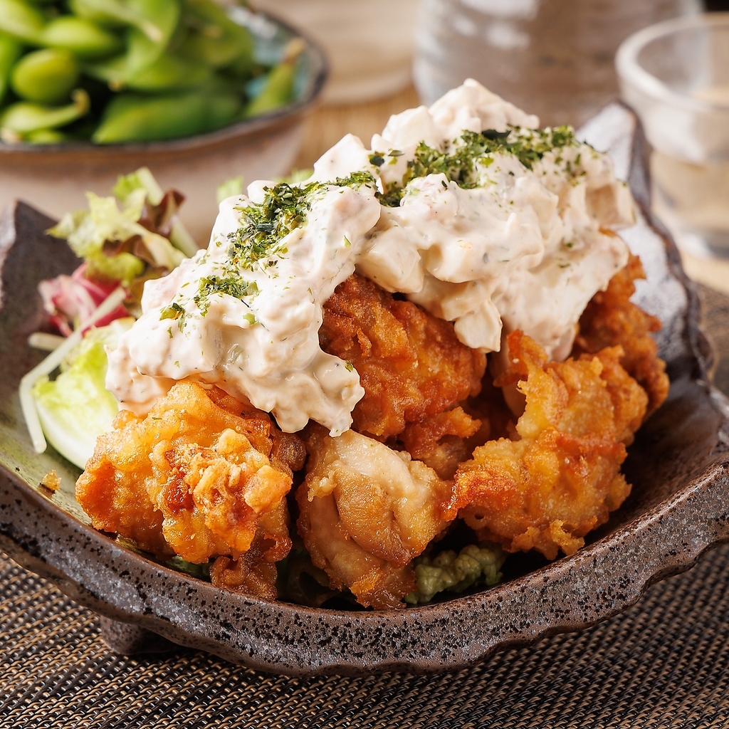 チキン南蛮ももちろんおいしい。日本酒と海鮮もおいしい。うお蔵で