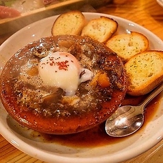 その二 牛すじ肉ジャガ温卵のっけ