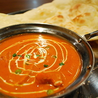ランチのセットがお得！選べるカレーにナンやサラダ付き