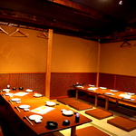 少人数用に仕切ることもできるお座敷をご用意！貸切れば最大20名様までＯＫです！