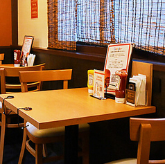 2名様席もございます！デートなどにもおすすめです♪健康志向の方にも嬉しい素材にこだわった和バーガーをご提供いたします！