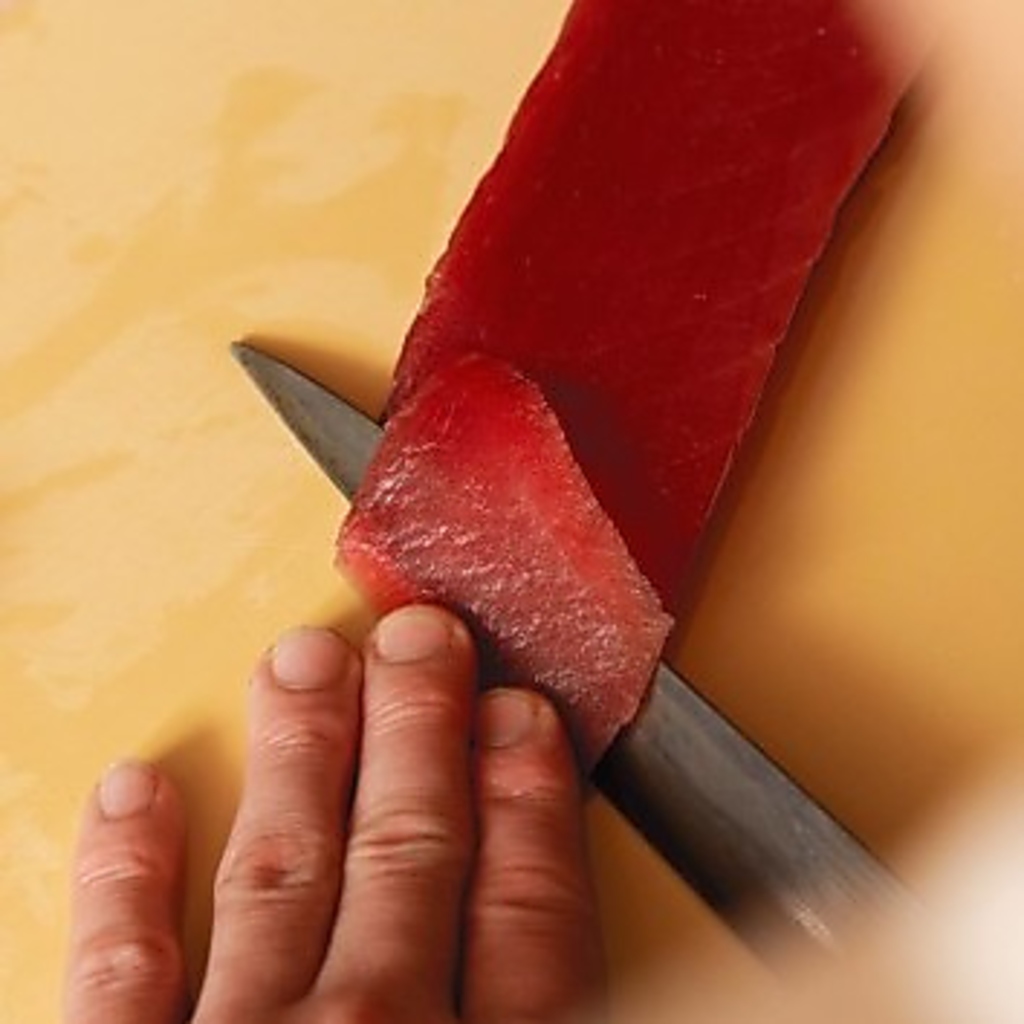 柳橋市場にて直接仕入れた新鮮鮮魚がお薦めです。料理長自ら柳橋市場に仕入れております。