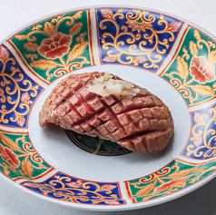 黒タン塩炙り寿司　一貫