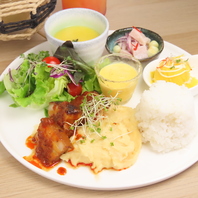 シェアして楽しめるペルー料理の多彩なラインナップ