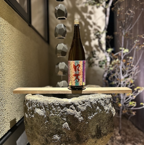 洗練された大人の隠れ家割烹のお店。旬の食材を使った料理をカジュアルに楽しめます。