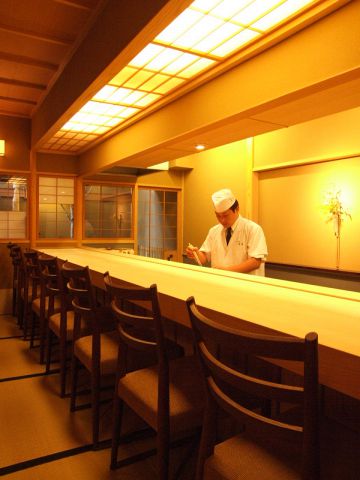 凛とした空間で味わう…季節の旬を詰め込んだ京懐石料理。特別な時間をご提供致します
