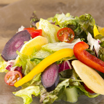 新鮮な道産野菜をふんだんに使用した、シンプルな彩りサラダ★シャキシャキ食感がクセになります！