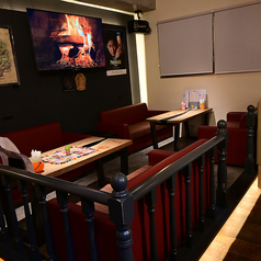 貸切は15名様~OK!最大30名様まで収容可能です。15名様以上で貸切のお客様はカラオケもできちゃいます!飲み放題付きのコースもご用意しており、おいしい料理と楽しい雰囲気でみんなで楽しいひとときを過ごせます!結婚式二次会・会社宴会などにも◎"食べて、飲んで、歌って、大人数で最高の時間を過ごしませんか?