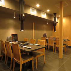 ご家族やご友人、接待や会食など幅広いシーンでご利用いただけるテーブル席です。周囲を気にせず、厳選された但馬牛や神戸牛のコース料理をゆっくりと味わっていただけます◎