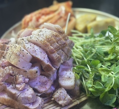 豚 is 赤黒のおすすめ料理1
