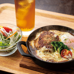 ハンバーグ温玉チーズ焼きカレードリア