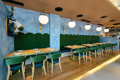 団体様でも座って頂けるソファ席