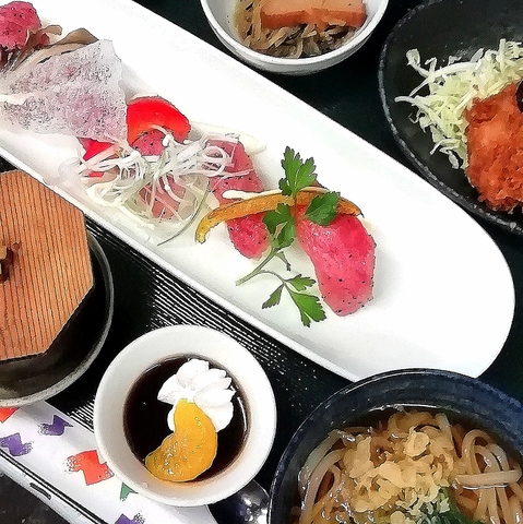 12/24日限定Xmas弁当　詳しくはメニュ　テイクアウトをご覧ください。