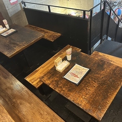 シンセカイ名物！中央にそびえる螺旋階段！上フロアとつながっております。