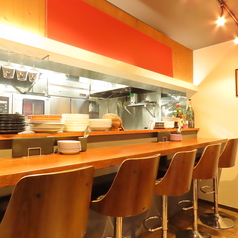 お一人様でもお気軽にご利用頂けるカウンター席をご用意しております。