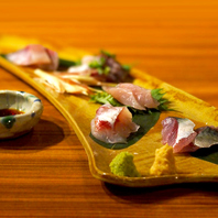 旬の刺身盛りなど、20種以上の日替わりメニュー