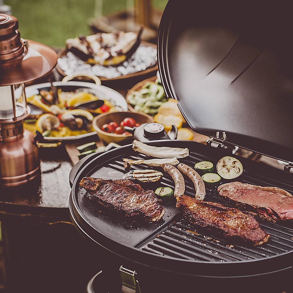 専用グリルプレートを使った屋外BBQ