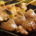 プリップリの静岡富士鶏をこだわりの備長炭で焼き上げる、継ぎ足しの秘伝タレで召し上がれ！