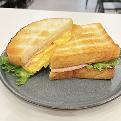 ハムとたまごのサンドウィッチ