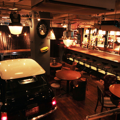 店内にミニクーパーが？なんと。車の中でお食事が楽しめちゃいます♪