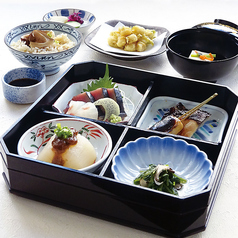 【旬菜京弁当　華】2,420円