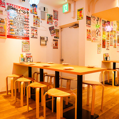 【サク飲みに】少人数で和気あいあいとお料理とお酒を楽しめるテーブル席！駅近なのでフラッと気軽にお立ち寄りください♪