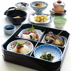 【旬菜京弁当　雅】2,860円