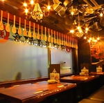 壁にはたくさんの「しゃもじ」が…！ひそかにメニューが書かれています♪