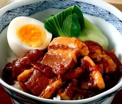 黄金の豚角煮丼