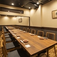 最大24名様でご利用いただける和モダンな個室。同窓会やお打合せにも。