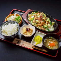 牛ホルモン鉄板焼き定食