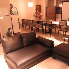 4名まで着席可能のソファー席です。