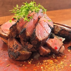 特選国産牛赤身肉〜本日のおまかせ部位〜の写真