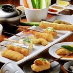「おまかせ」コース。四季折々の串カツ約40種の中から、次々と揚げたてをご提供。