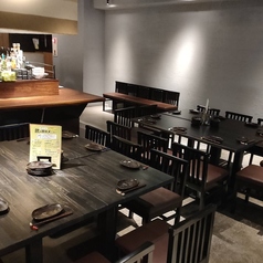 【和牛たたきとお刺身盛り合わせ】を含む2時間飲み放題の10品6000円コースはリピートも多い芯1番人気の宴会コースです。2名様から承ります。2名～8名様の少人数の宴会にもご好評頂いております。