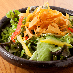 お通しサラダ あら塩＆ペッパードレッシング※サラダおかわり出来ます！〈お一人様につき〉