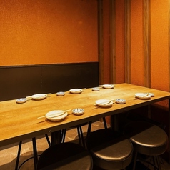 当店では、6名様でご利用いただけるお席をご用意しております。ゆったりとお食事をお楽しみいただけますので、ぜひご利用ください。※画像は系列店