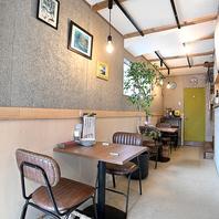 陽気なスタッフがお出迎えするイタリアの食卓！