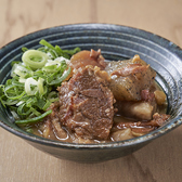 串カツに並んで人気なのが国産牛の牛すじをじっくりトロトロになるまで煮込んだ名物料理”どて焼き”！