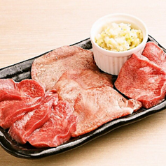 極上肉質を贅沢に食べ比べ！本場仕込みの「仙台牛タン3種盛り」の写真