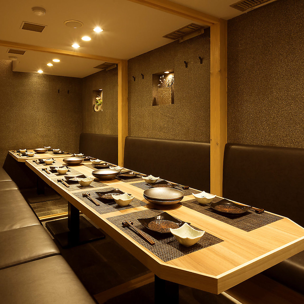 ２名様から最大５０名様まで個室完備！情緒あふれる個室席は様々なご宴会ニーズにお応え致します。