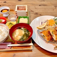 【ランチ】昼はアジフライ専門店