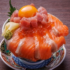まぐろユッケとサーモンいくら丼