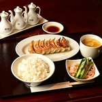 特製餃子はランチでも楽しめて、昼飲みにもぴったりの一品です！