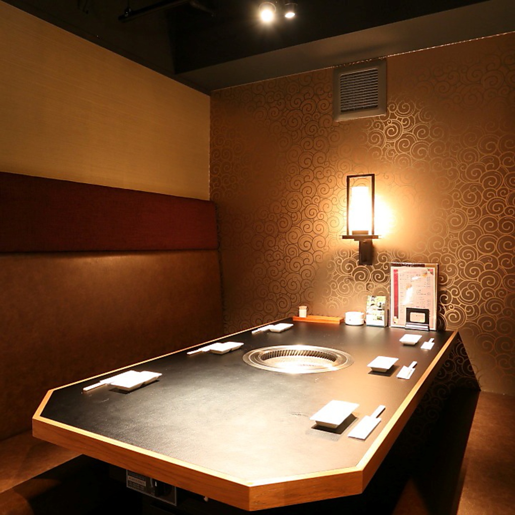 こちらがボックス席♪背もたれが高いので隣の席も気になりません♪