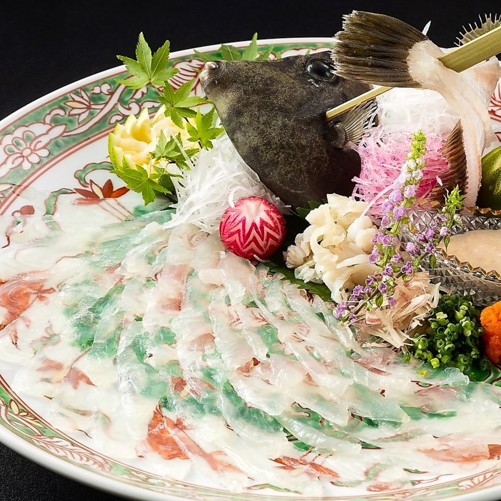 新鮮な対馬の鮮魚は透き通るほどの美しい身を誇っています。美しさはは新鮮な証です。